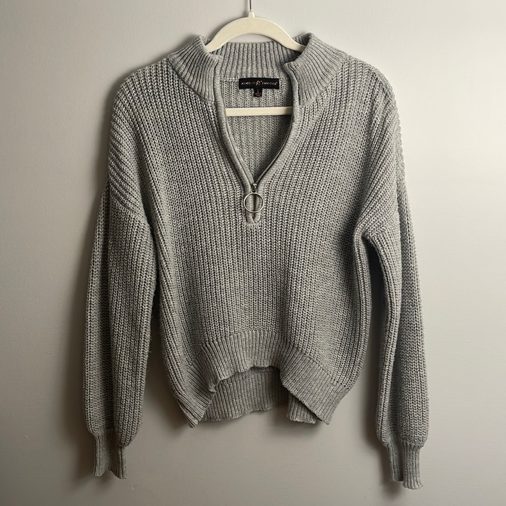 large, half zip-up, very cozy!! ⬜️☕️